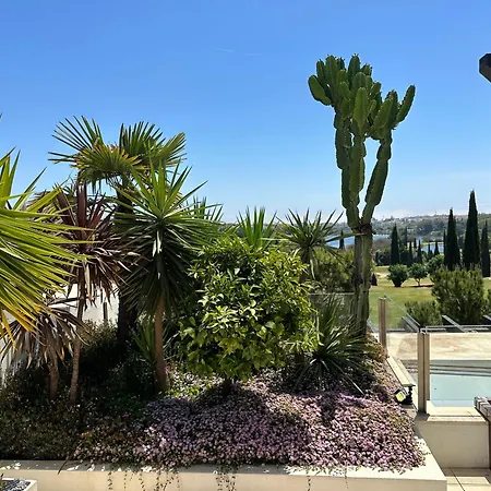 Luxurious Penthouse With Spectacular Panoramic Views アパート エステポナ