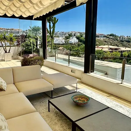 Luxurious Penthouse With Spectacular Panoramic Views